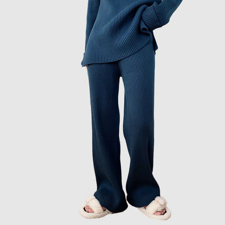 Vêtements femme: ensemble pull doux et pantalon large fluide. Confort élégant pour une tenue décontractée moderne.