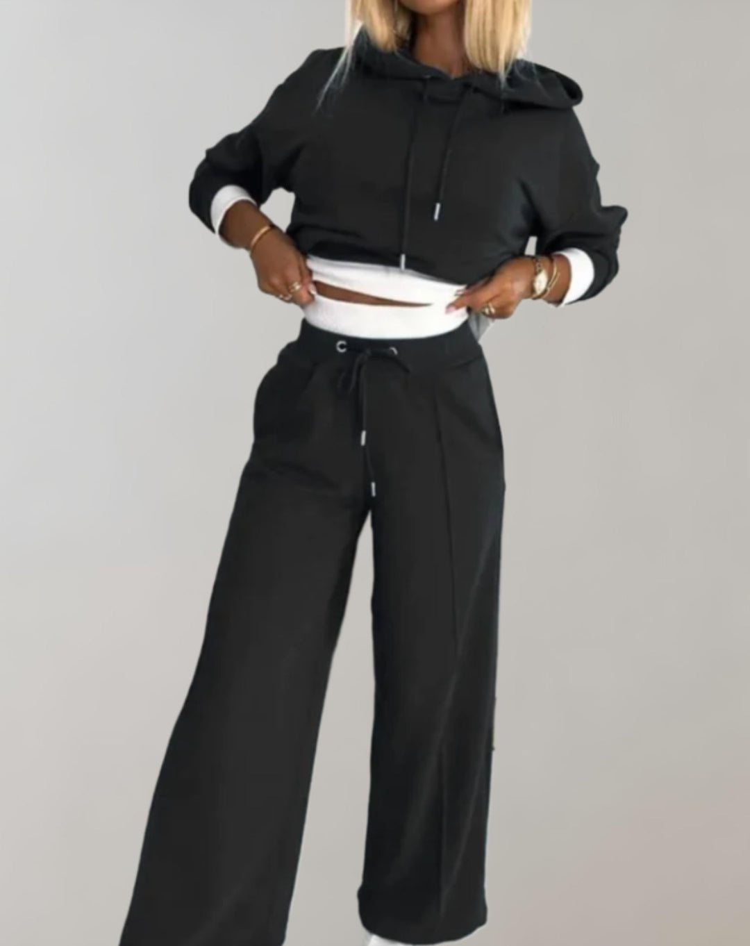 Ensemble deux pièces femme : pull & pantalon large. Style décontracté chic, confortable et élégant.
