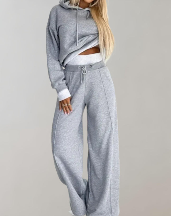Ensemble deux pièces femme : pull & pantalon large. Style décontracté chic, confortable et élégant.