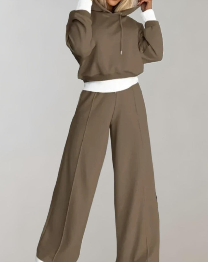Ensemble deux pièces femme : pull & pantalon large. Style décontracté chic, confortable et élégant.