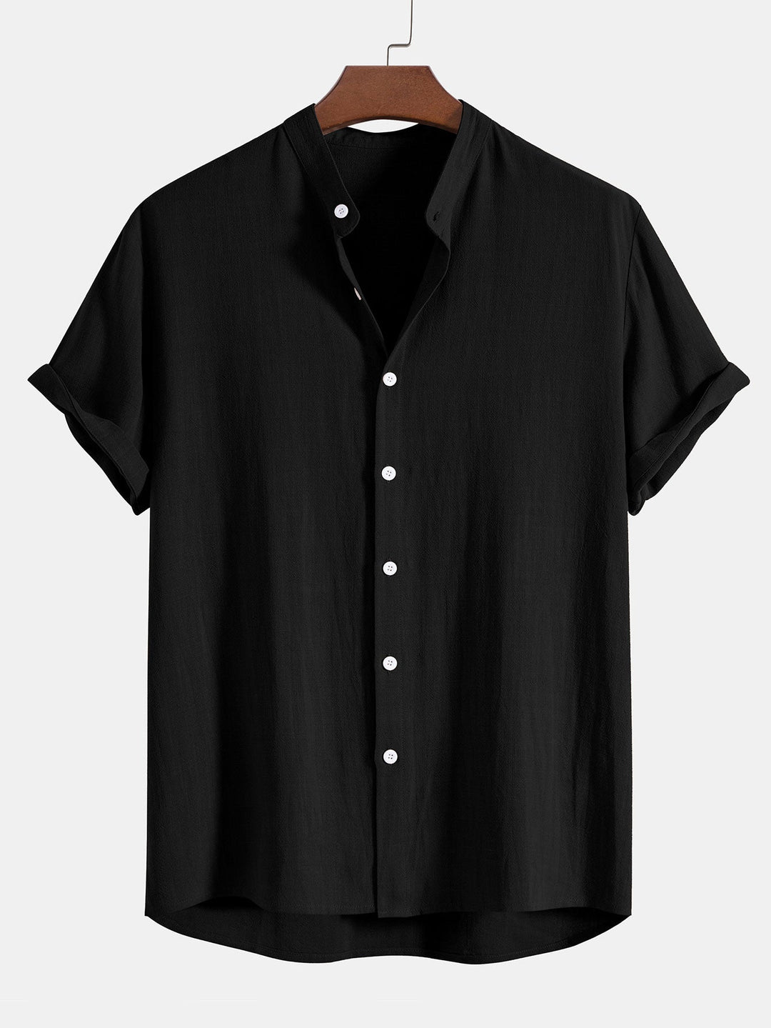 Pantalon homme en lin, coupe droite, allié à une chemise estivale pour un confort optimal.