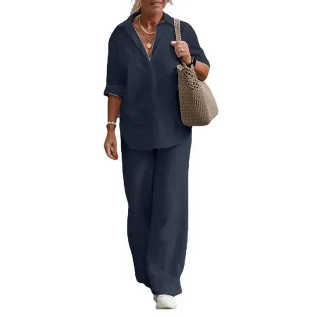 Ensemble femme élégant : haut boutonné manches courtes et pantalon large fluide. Tenue confortable pour l'été.