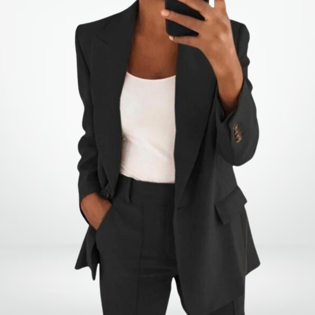Découvrez notre ensemble deux pièces femme : veste chic et pantalon élégant. Look coordonné polyvalent bureau.
