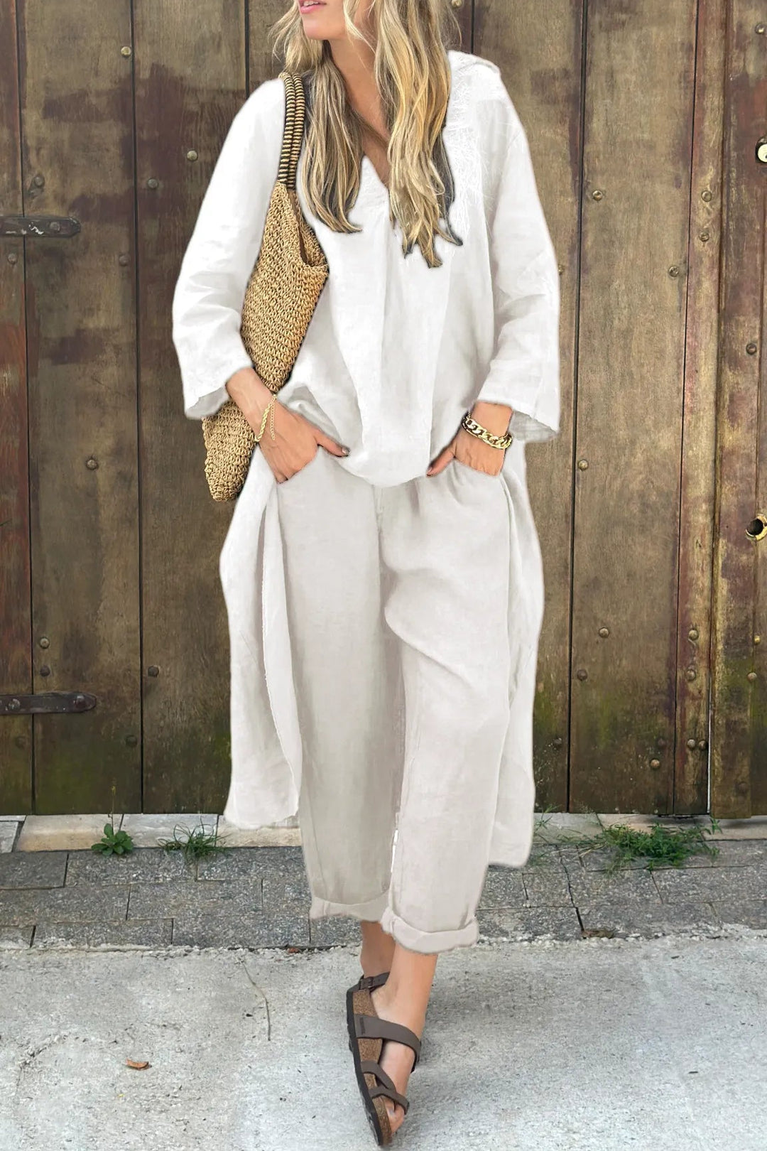 Élégant ensemble femme décontracté: tunique et pantalon légers. Style estival fluide et confortable en lin coton.