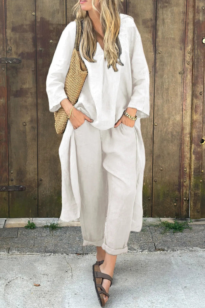 Élégant ensemble femme décontracté: tunique et pantalon légers. Style estival fluide et confortable en lin coton.