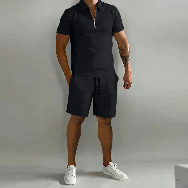 Ensemble homme élégant : polo et short coordonnés.  Confort et style moderne.