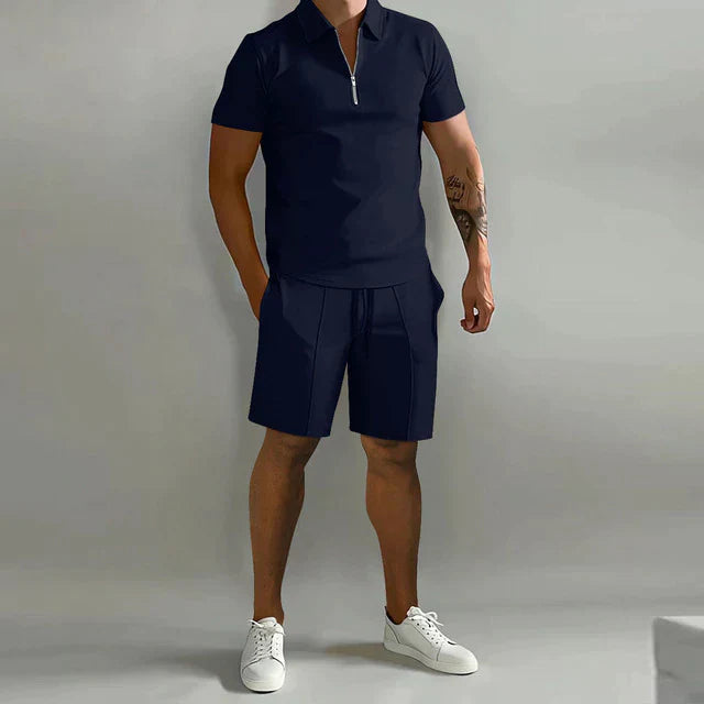 Ensemble homme élégant : polo et short coordonnés.  Confort et style moderne.
