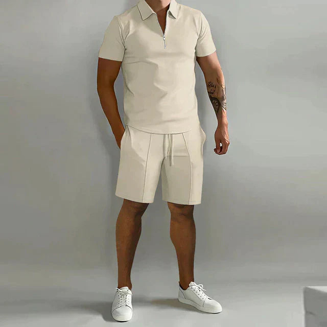 Ensemble homme élégant : polo et short coordonnés.  Confort et style moderne.