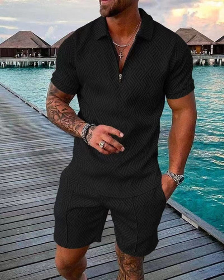 Ensemble homme estival décontracté: short et t-shirt doux, parfait pour l'été. Tenue confort mode masculine.
