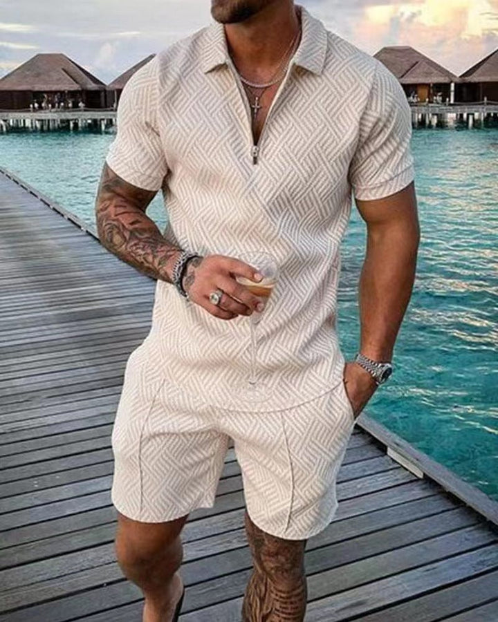 Ensemble homme décontracté d'été. Short et haut assortis pour un style sport chic confortable et moderne.
