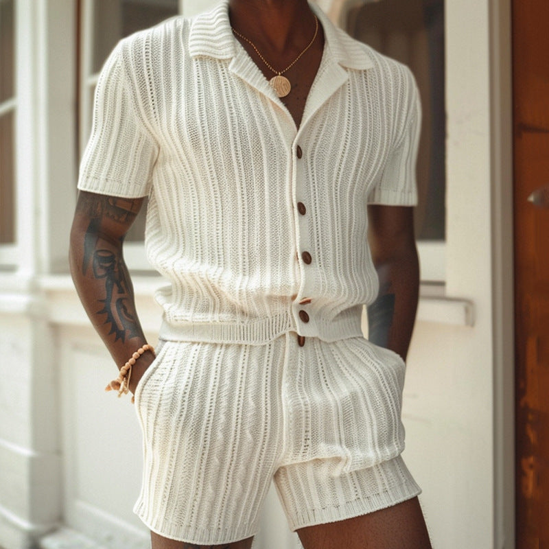 Ensemble homme slim fit, t-shirt côtelé bleu et short élastique gris, tissu respirant, style décontracté pour l'été.