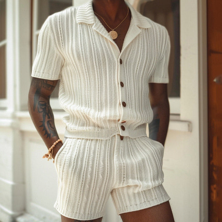 Ensemble homme slim fit, t-shirt côtelé bleu et short élastique gris, tissu respirant, style décontracté pour l'été.