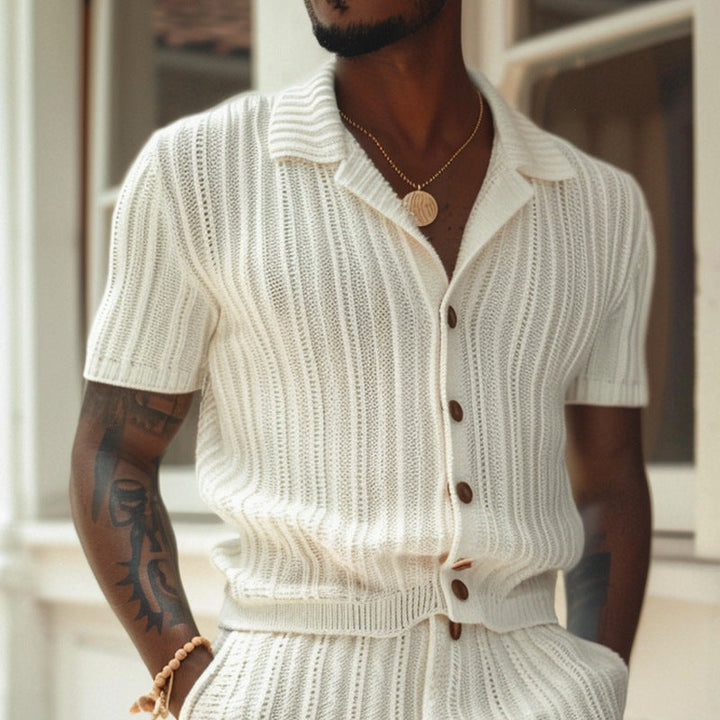 Ensemble homme slim fit, t-shirt côtelé bleu et short élastique gris, tissu respirant, style décontracté pour l'été.