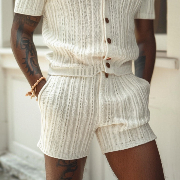 Ensemble homme slim fit, t-shirt côtelé bleu et short élastique gris, tissu respirant, style décontracté pour l'été.