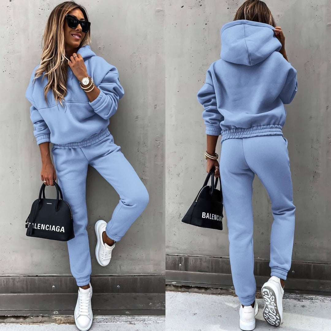 Ensemble jogging femme Elane doux et moderne pour confort quotidien. Idéal tenue décontractée casual chic.