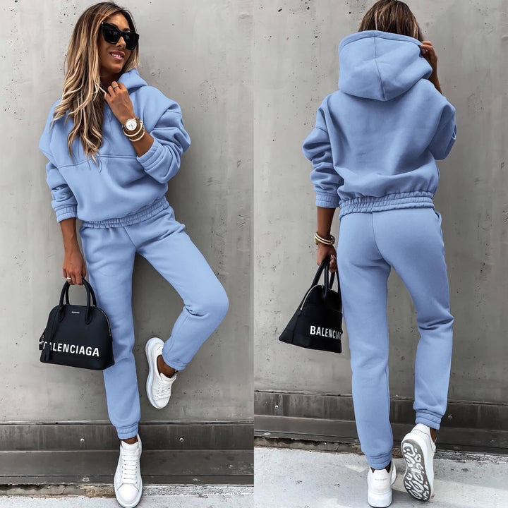 Ensemble jogging femme Elane doux et moderne pour confort quotidien. Idéal tenue décontractée casual chic.