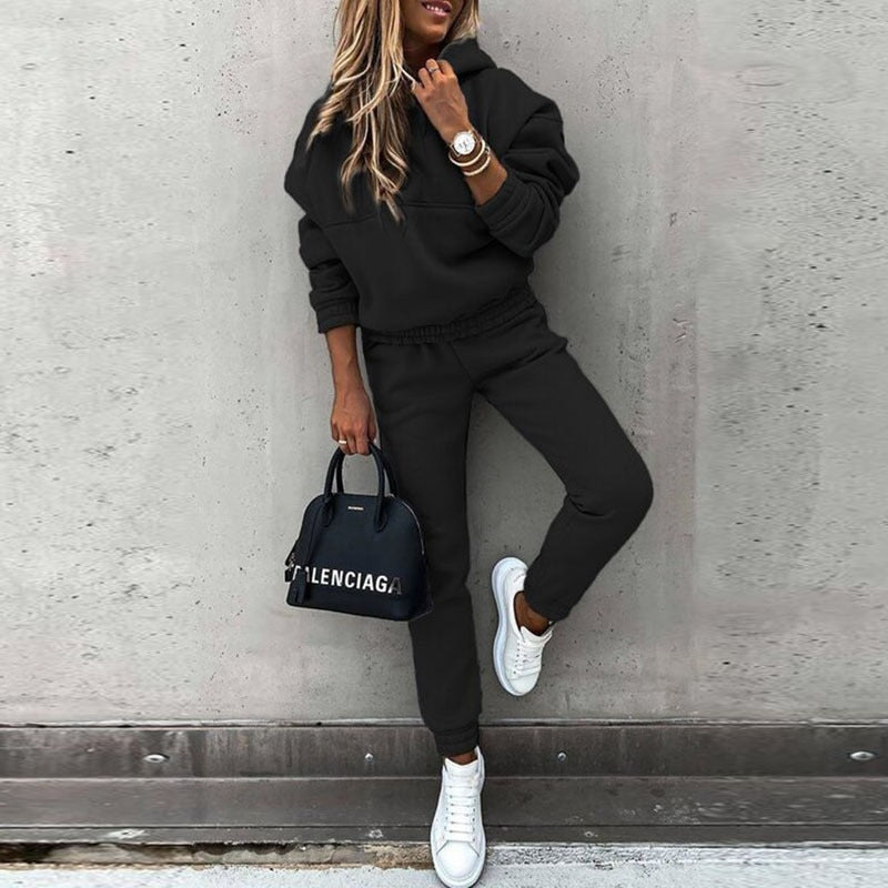 Ensemble deux pièces femme Elane, jogging et sweat assorti, idéal pour un style moderne et confortable.