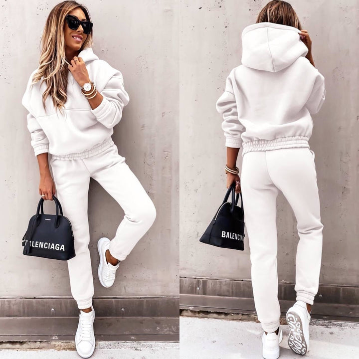 Tenue décontractée femme Elane, jogging et pull, pour un look casual chic ou vêtements lounge. Confort optimal.