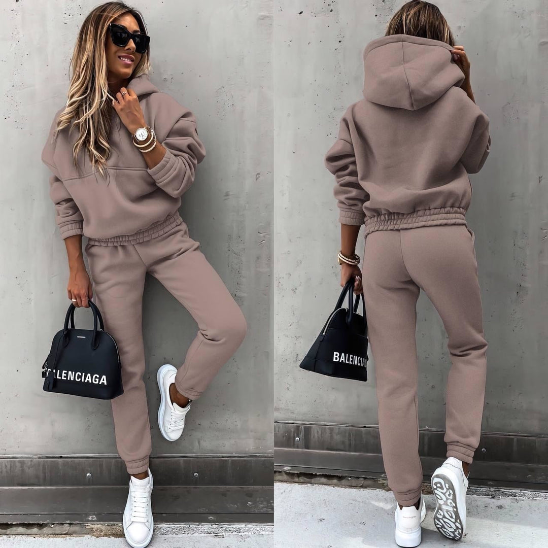 Jogging femme Elane, ensemble mode féminine. Tissu doux, style moderne, parfait pour le confort.
