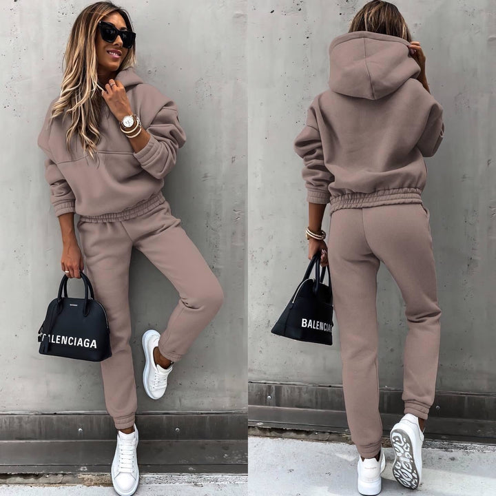 Jogging femme Elane, ensemble mode féminine. Tissu doux, style moderne, parfait pour le confort.