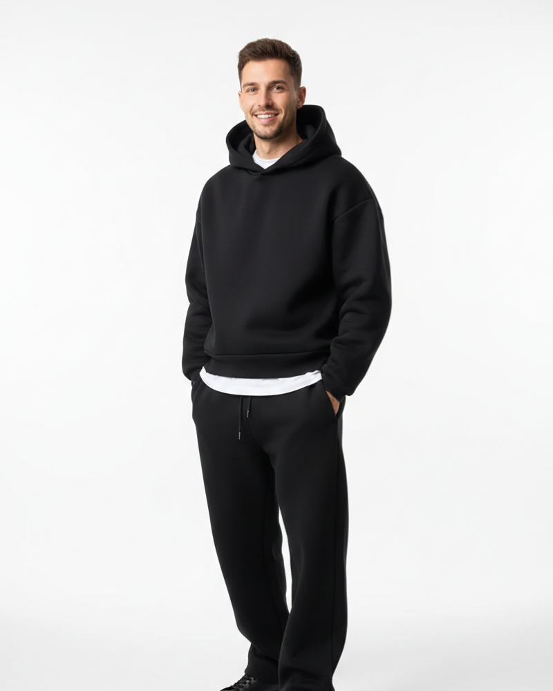 Ensemble jogging homme Kai deux pièces décontracté. Hoodie à capuche et pantalon assorti pour un confort optimal, idéal loisirs.