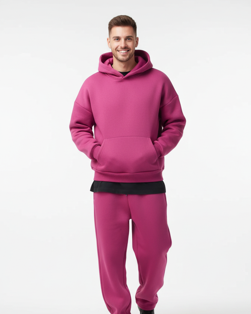 Ensemble survêtement homme Kai complet. Hoodie et pantalon doux pour un confort maximal, parfait pour la détente et le style décontracté.