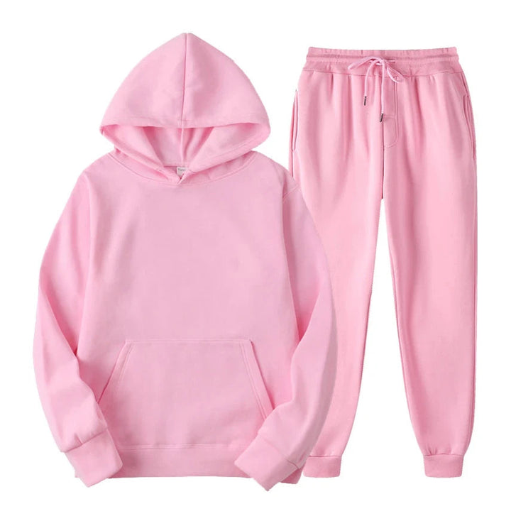 Prêt-à-porter homme : ensemble jogging confortable, idéal pour la mode masculine moderne.