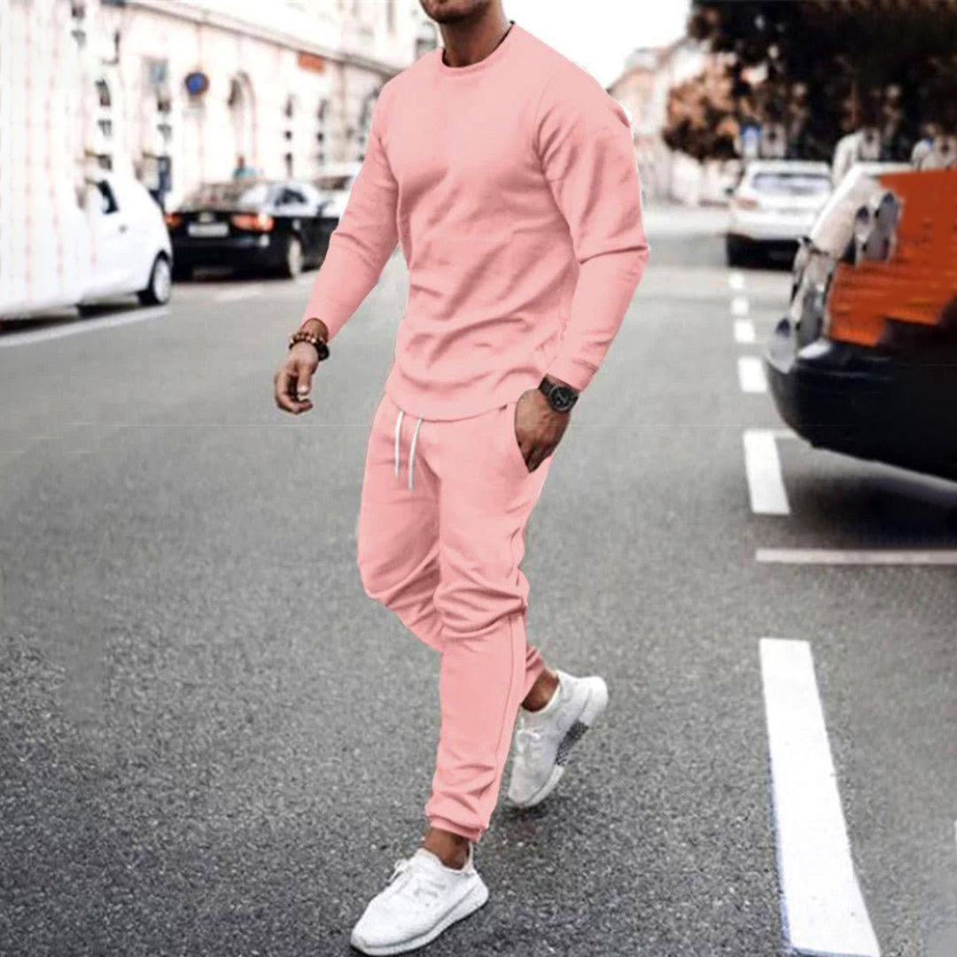 Ensemble jogging homme vert, style moderne et confortable.