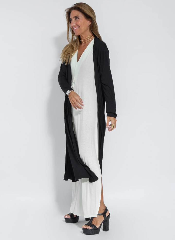 Nouvelle collection : ensemble robe longue et veste fluide, style élégant et moderne.