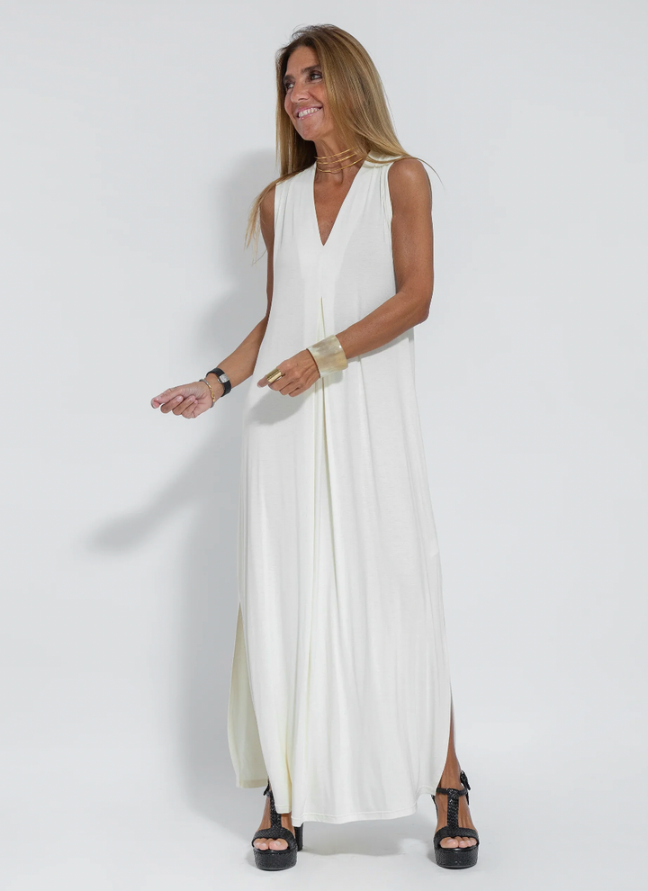Robe longue fluide pour femme, coupe élégante, parfaite pour compléter cet ensemble chic.