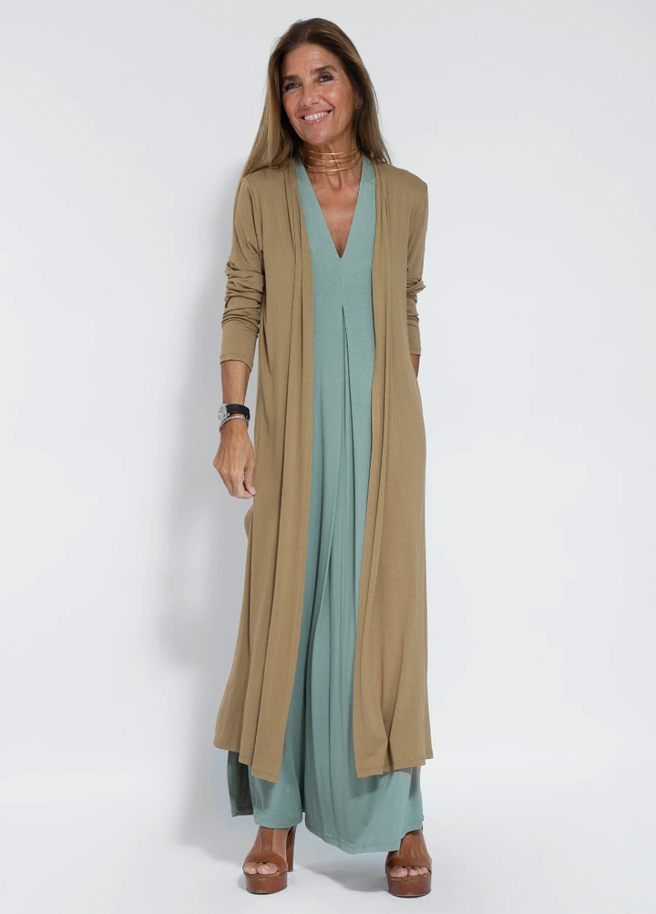 Robe longue de soirée femme avec veste fluide assortie. Élégance et confort assurés.