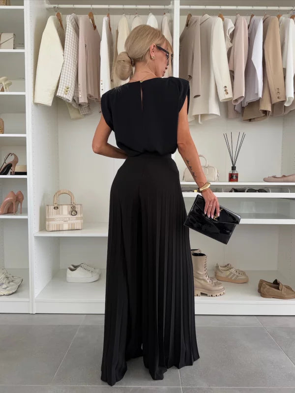 Haut plissé assorti à l'ensemble 2 pièces femme. Manches courtes, col rond, tendance et confortable pour l'été.