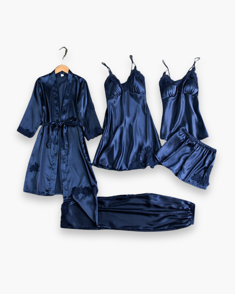 Ensemble pyjama femme élégant bleu, kimono, short, haut et caraco, confort doux pour nuits détente et style nocturne.