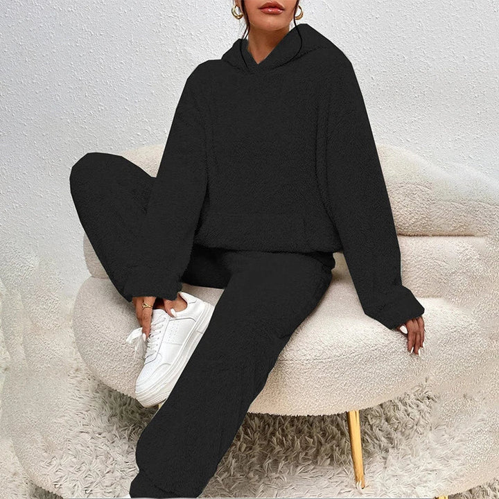 Pyjama femme en polaire douce, ensemble chaud et confortable pour affronter l'hiver avec style.