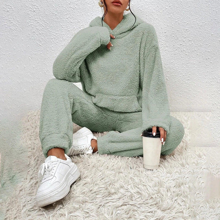Détente hivernale avec cet ensemble pyjama polaire femme, ultra doux et chaud pour le confort.