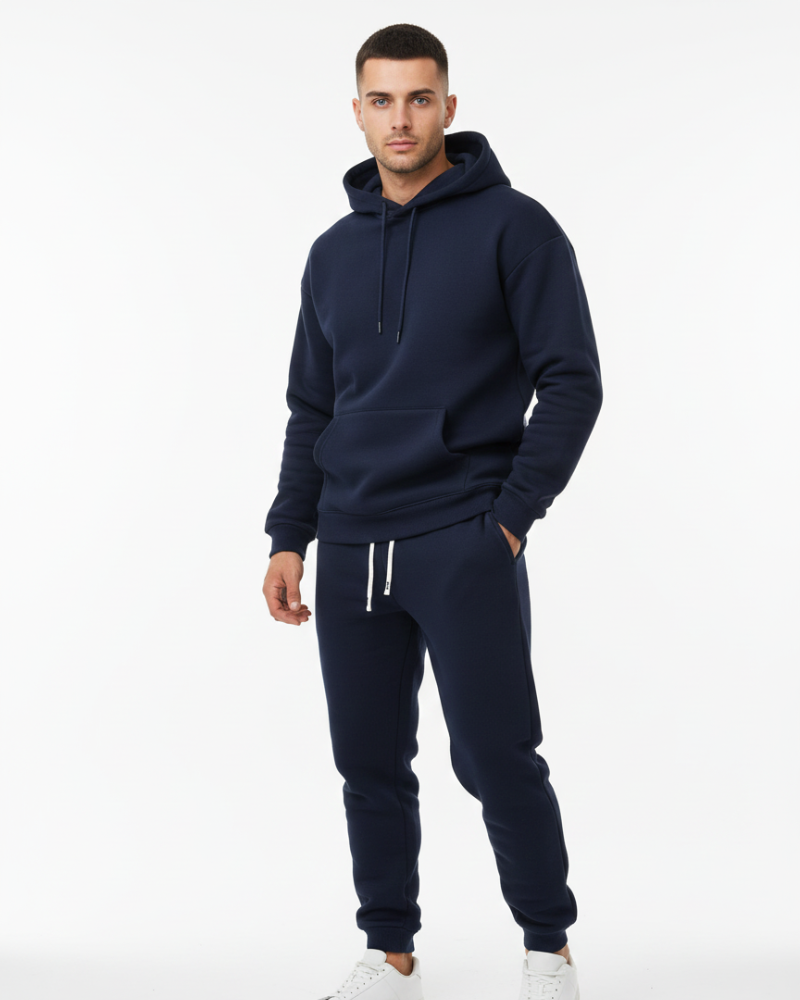 Ensemble jogging homme confortable pour le sport ou look décontracté, parfait pour les saisons intermédiaires.