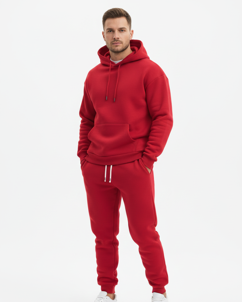 Hoodie et jogging homme assortis, un survêtement décontracté et stylé pour vos activités ou détente.