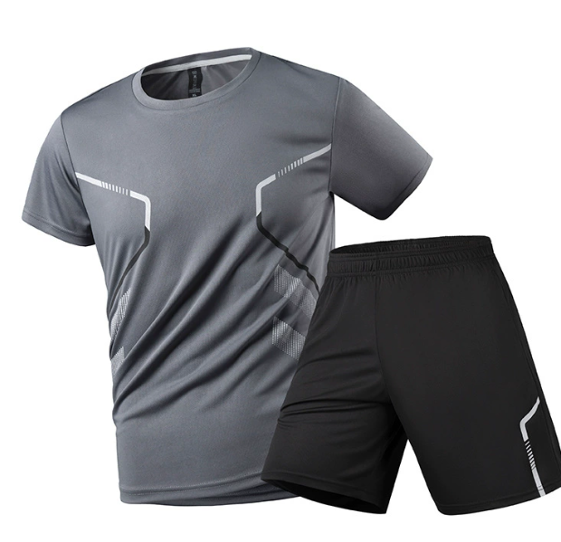 Mode sportive homme : tenue d'été stylée et fonctionnelle pour le padel, tennis et activités sportives.