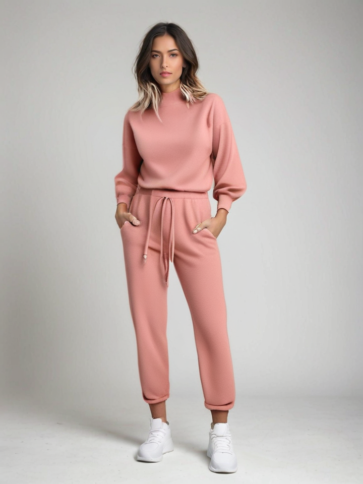 Ensemble survêtement femme deux pièces chic et confortable. Haut manches longues et pantalon décontracté, idéal loungewear.