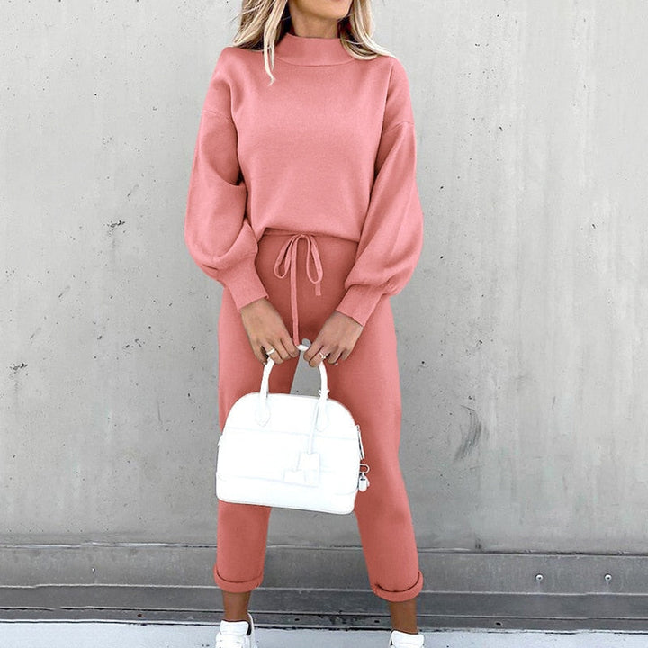 Tenue de sport femme élégante, ensemble deux pièces. Survêtement féminin à la mode, parfait pour le style décontracté.