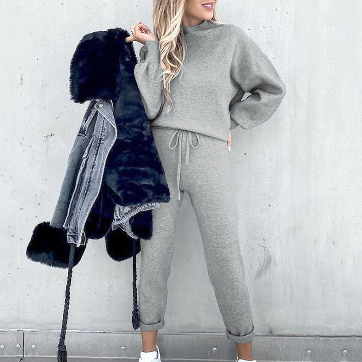 Survêtement femme confortable, ensemble loungewear deux pièces. Idéal pour la détente à la maison, doux et stylé.