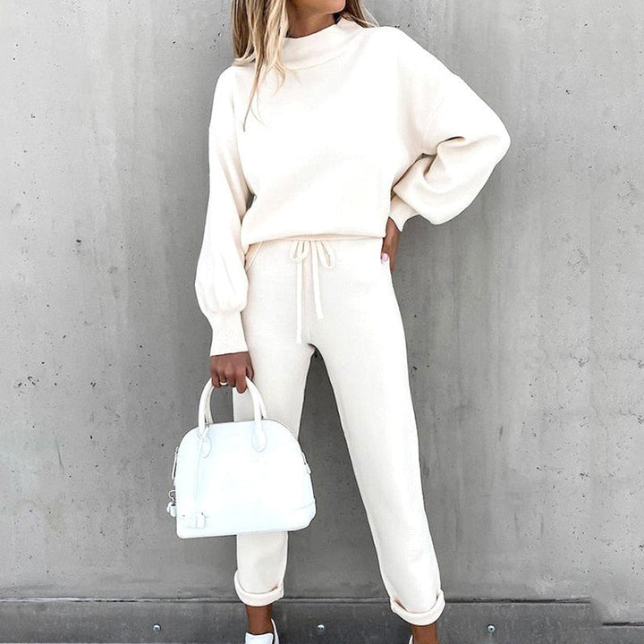 Survêtement femme polyvalent, ensemble deux pièces. Parfait pour le sport ou une tenue décontractée chic au quotidien.