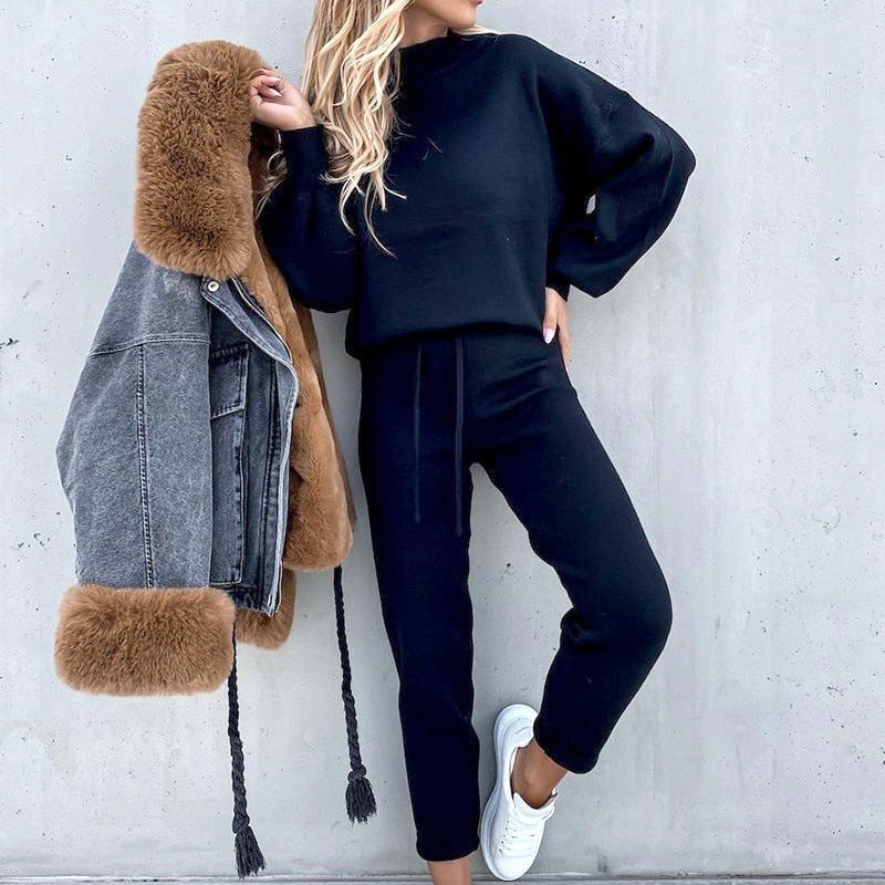 Ensemble femme doux et confortable, survêtement deux pièces. Haut et pantalon pour une tenue relax, mode et féminine.