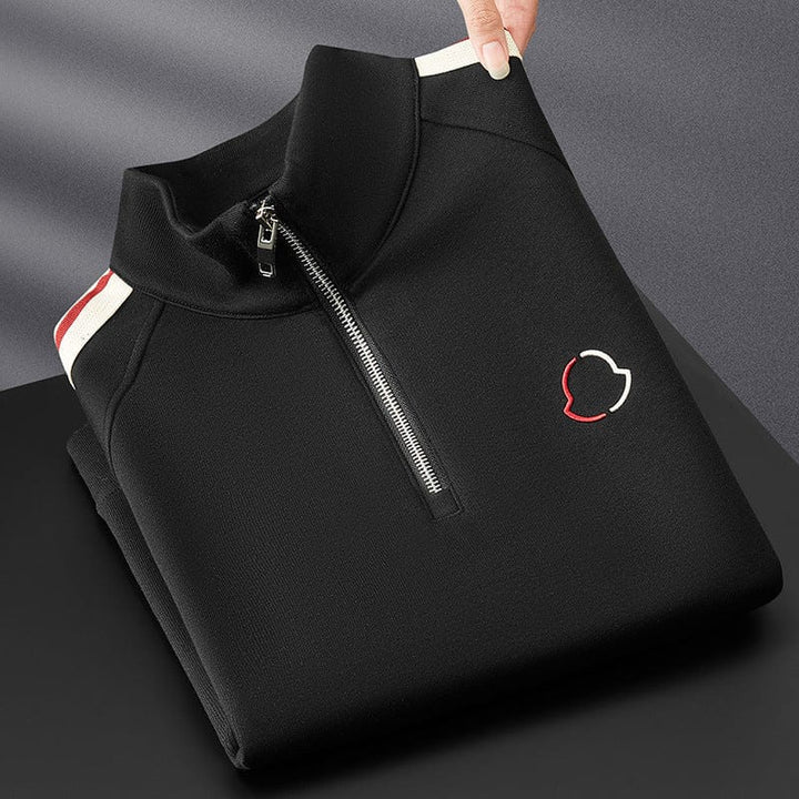 Ensemble survêtement moderne, coupe décontractée.  Confort et style pour le sport et les loisirs.
