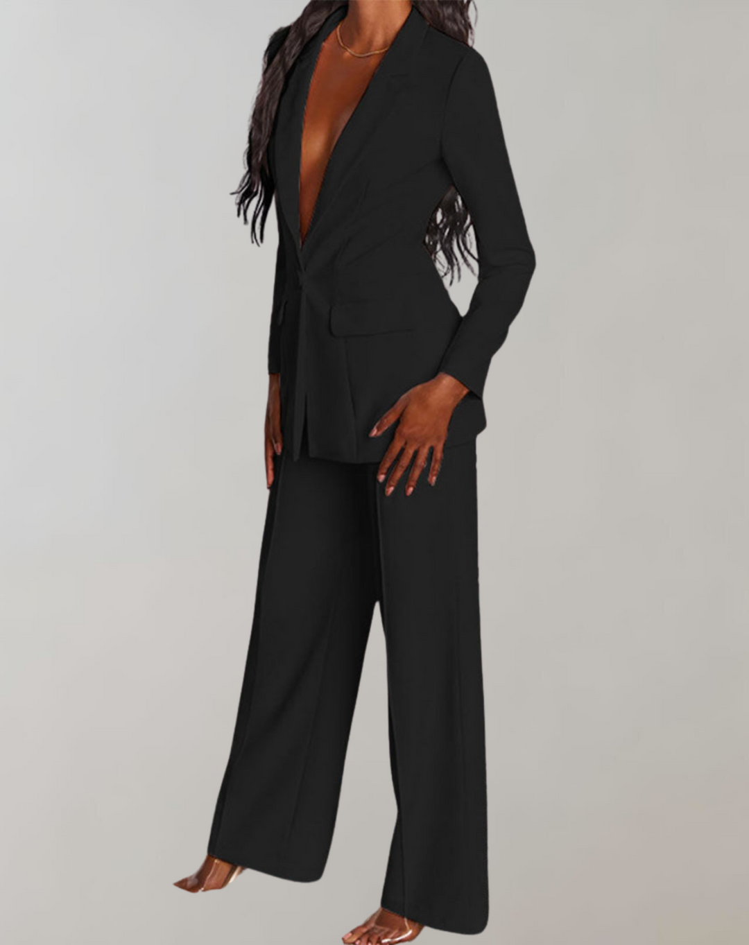 Blazer femme chic et pantalon élégant, ensemble tailleur deux pièces idéal pour tenue de bureau professionnelle.