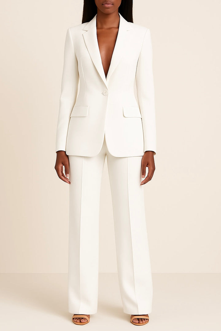 Tailleur pantalon femme chic, coupe ample moderne, idéal pour le bureau ou soirée.