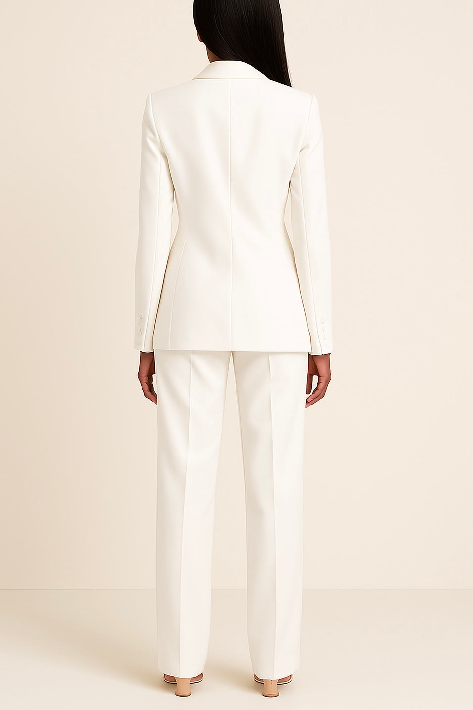 Vêtement femme élégant, tailleur pantalon coupe ample, mode chic pour le travail ou événements.