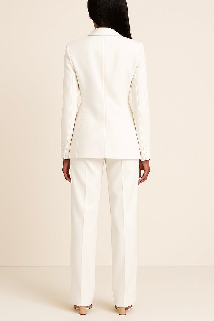 Vêtement femme élégant, tailleur pantalon coupe ample, mode chic pour le travail ou événements.