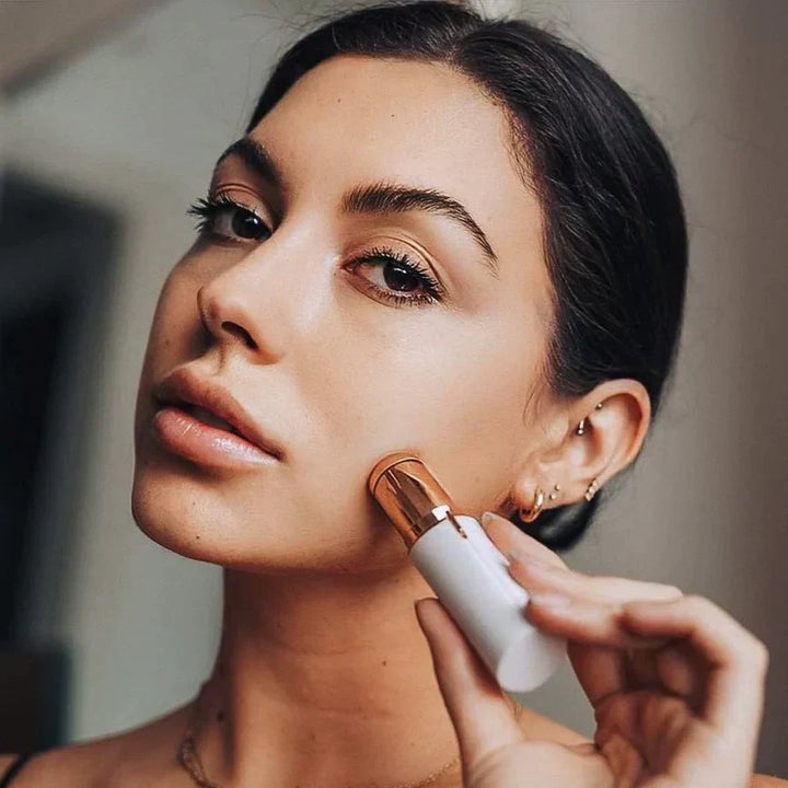 "Épilateur facial portable élégant, compact, idéal pour une peau lisse et douce; accessoire essentiel pour femmes."