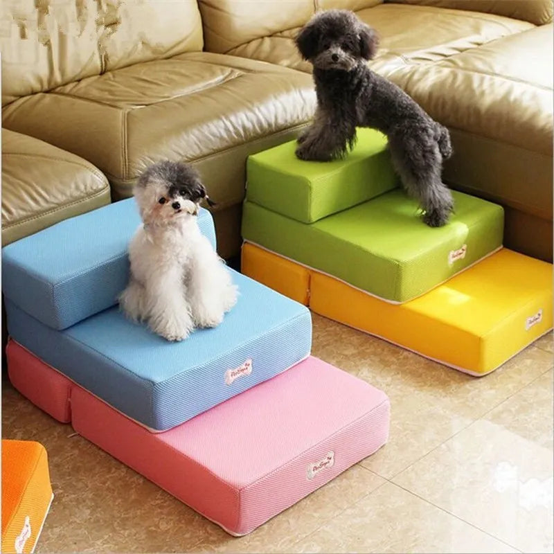 Escalier pour animaux antidérapant. Confort et sécurité pour chiens et chats.  Mousse douce, facile à nettoyer.